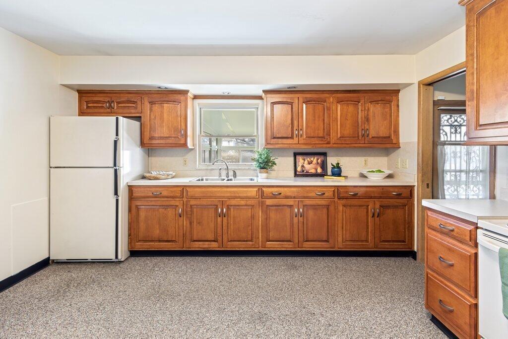226 Topsfield Road Columbus, OH 43228 - Photo 10 of 24 226 Topsfield Road-9.jpg-SMALL