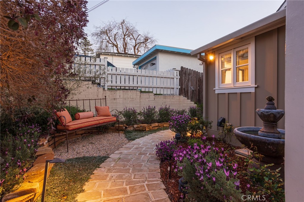 865 Fen Way Laguna Beach, CA 92651 - Photo 19 of 27 a backyard of a house with lots of green space and outdoor seating