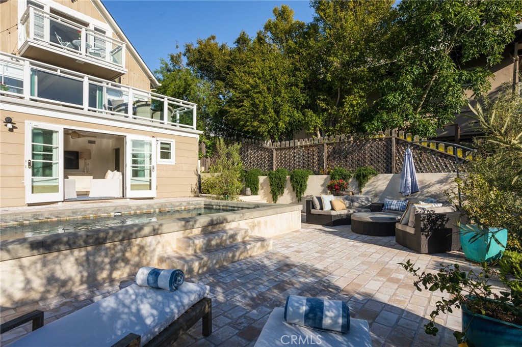 865 Fen Way Laguna Beach, CA 92651 - Photo 21 of 27 a view of a house with backyard and sitting area