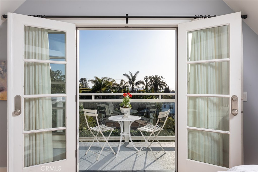 865 Fen Way Laguna Beach, CA 92651 - Photo 10 of 27 a view of a balcony with chairs