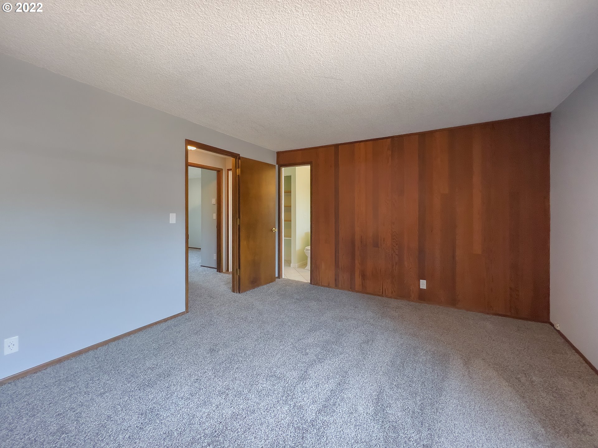 635 71st Street Springfield, OR 97478 - Photo 13 of 31 a view of an empty room and a window