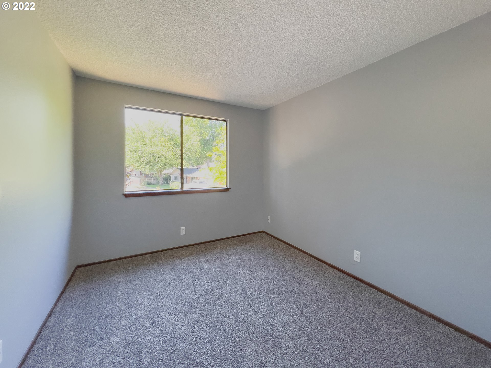 635 71st Street Springfield, OR 97478 - Photo 19 of 31 an empty room with a window