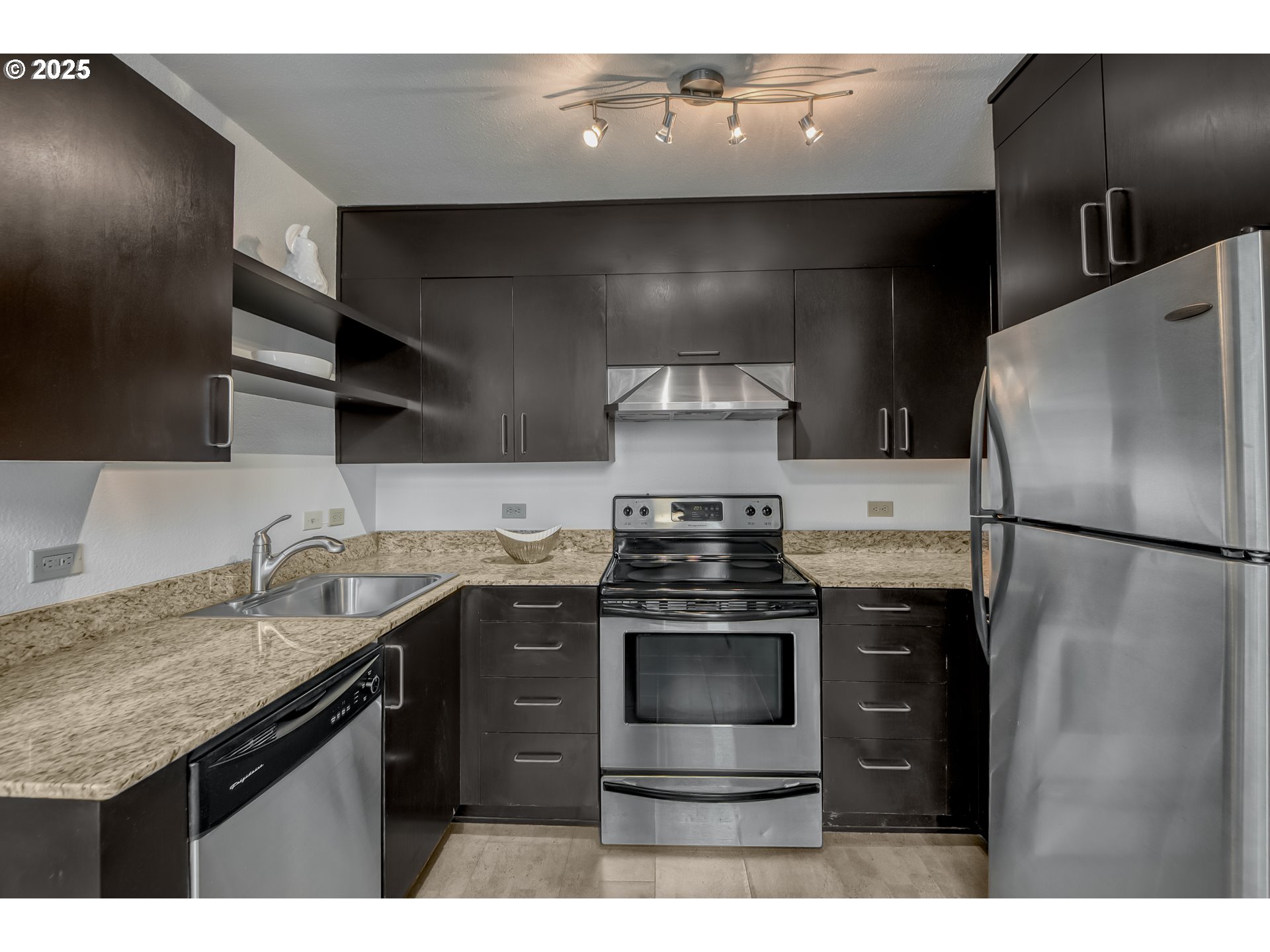 255 Southwest Harrison Street, Unit 14D Portland, OR 97201 - Photo 2 of 23