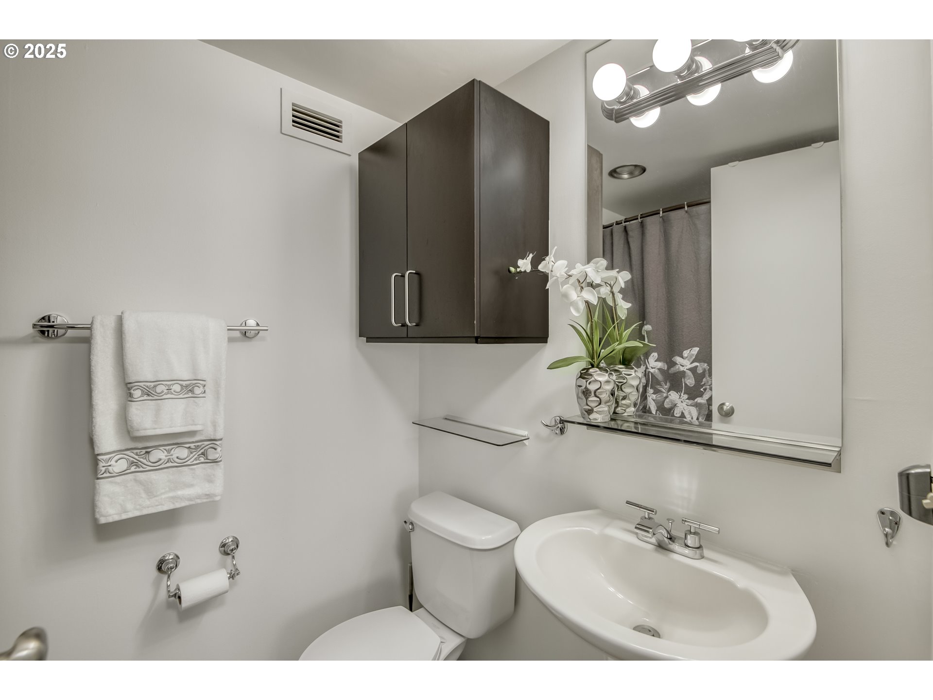 255 Southwest Harrison Street, Unit 14D Portland, OR 97201 - Photo 5 of 23