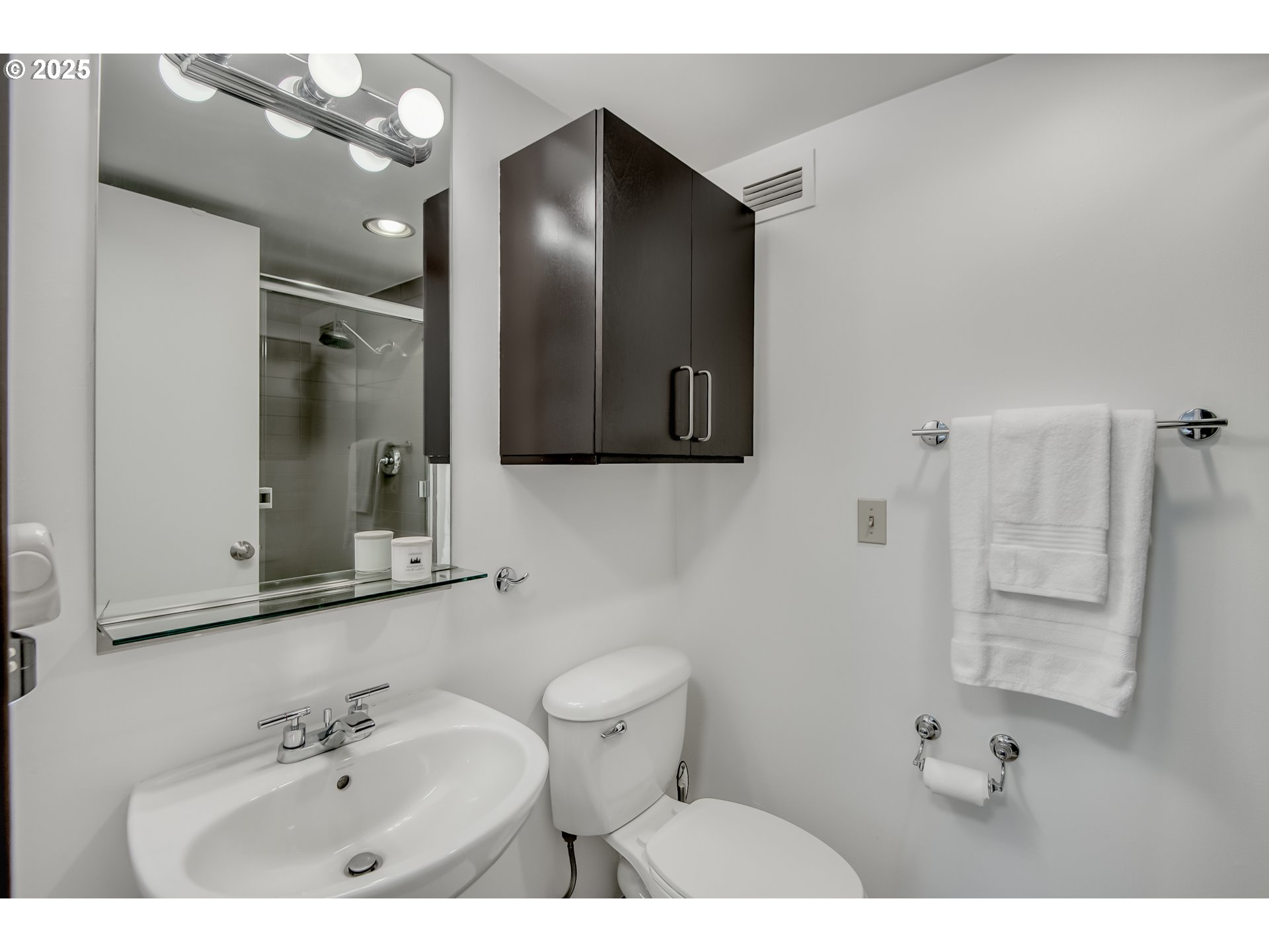 255 Southwest Harrison Street, Unit 14D Portland, OR 97201 - Photo 8 of 23