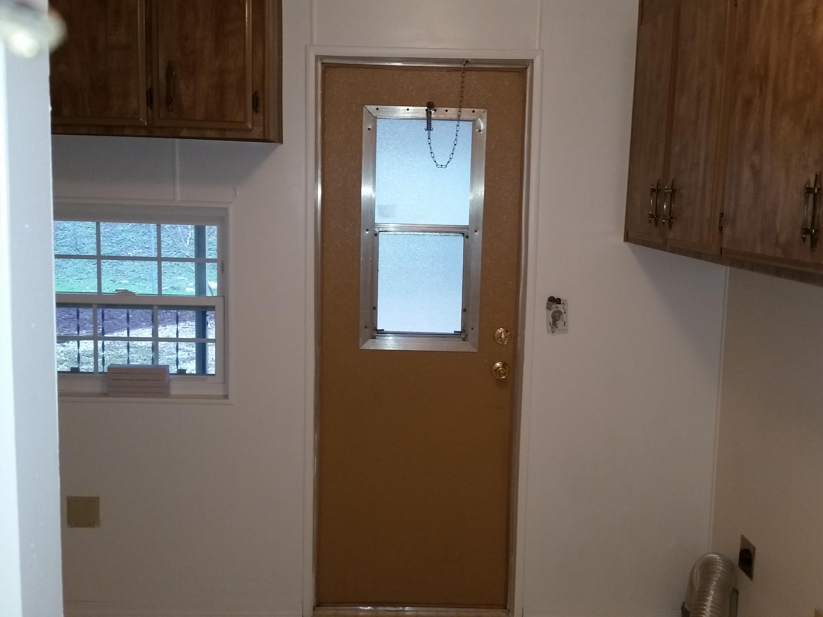 2006 Eagle Nest Road Redding, CA 96003 - Photo 12 of 35 Laundry Room