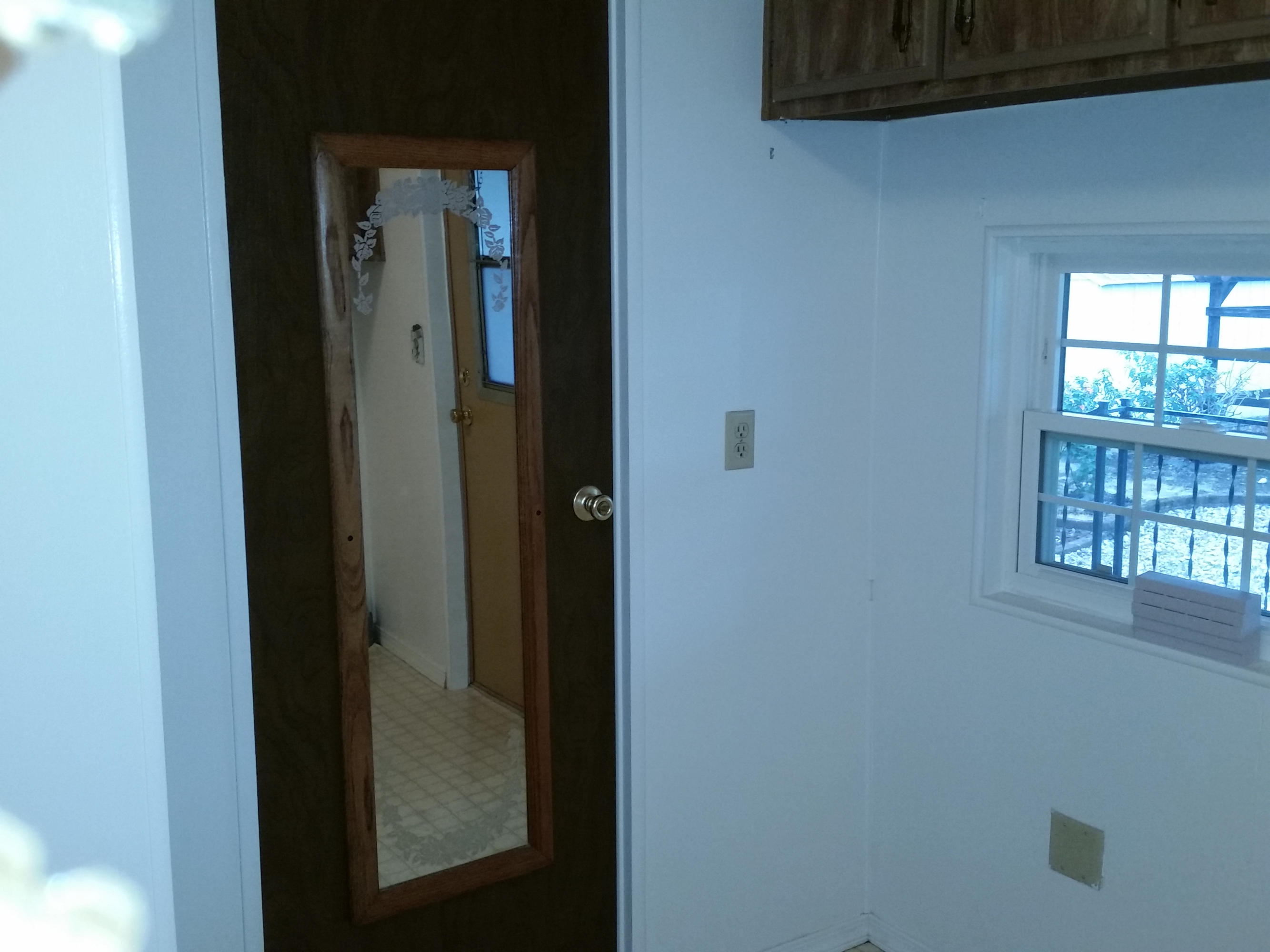 2006 Eagle Nest Road Redding, CA 96003 - Photo 13 of 35 Bath Access from laundry
