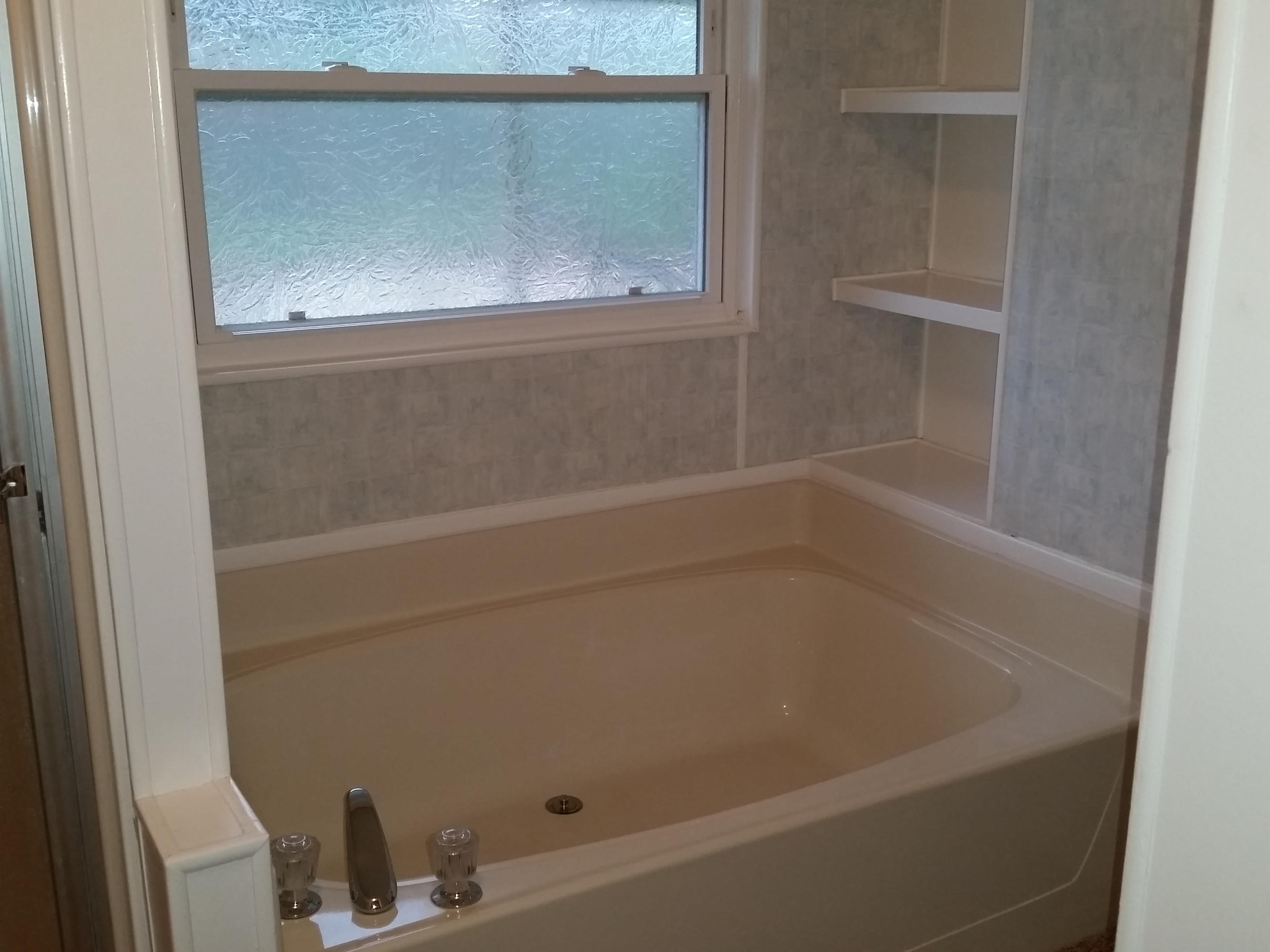 2006 Eagle Nest Road Redding, CA 96003 - Photo 20 of 35 Master Garden Tub