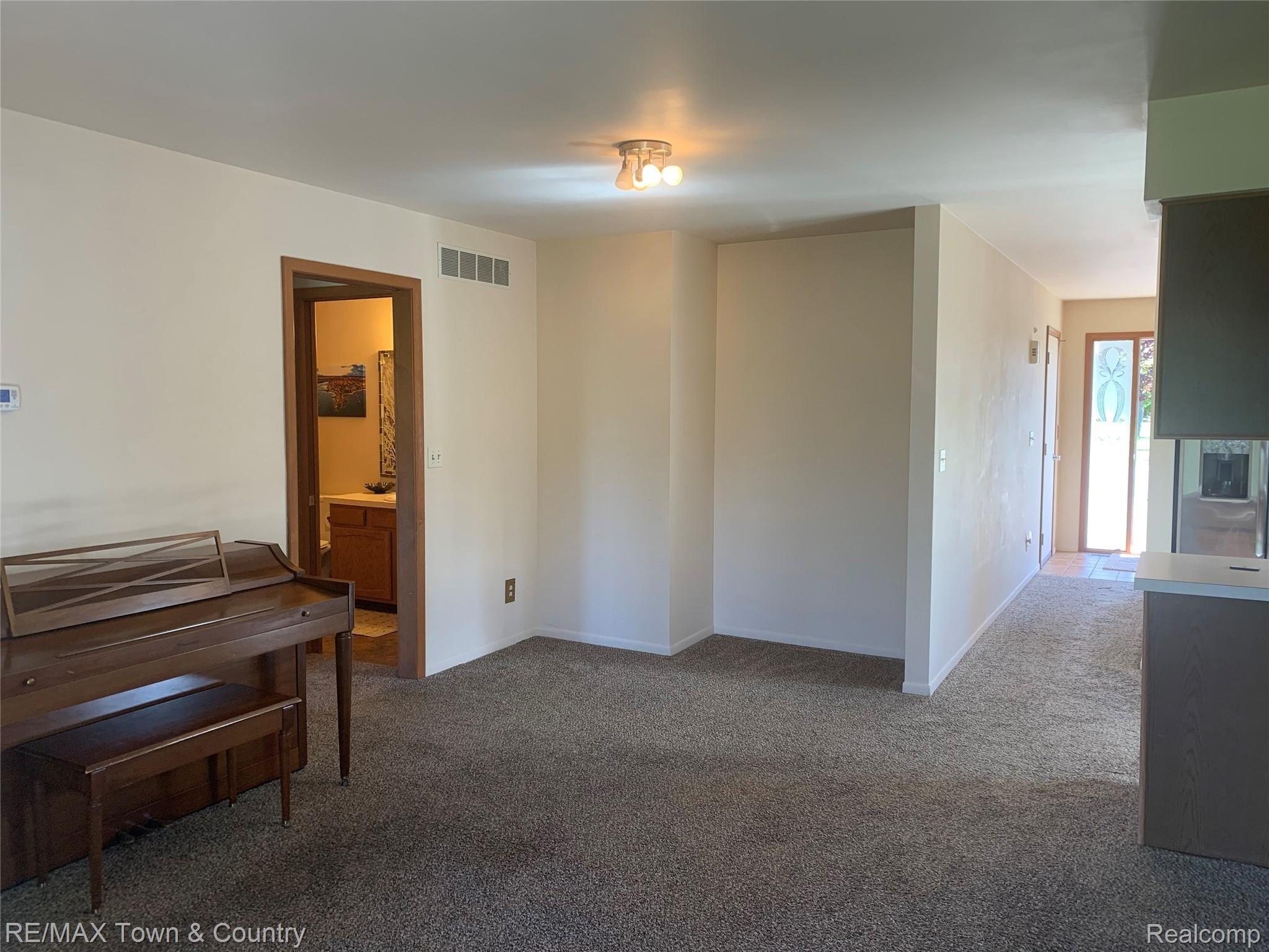 1386 Flushing Road Flushing, MI 48433 - Photo 11 of 33 townliving3.jpg