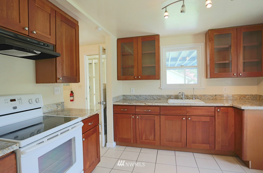 3108 Southeast 6th Street Renton, WA 98058 - Photo 3 of 22