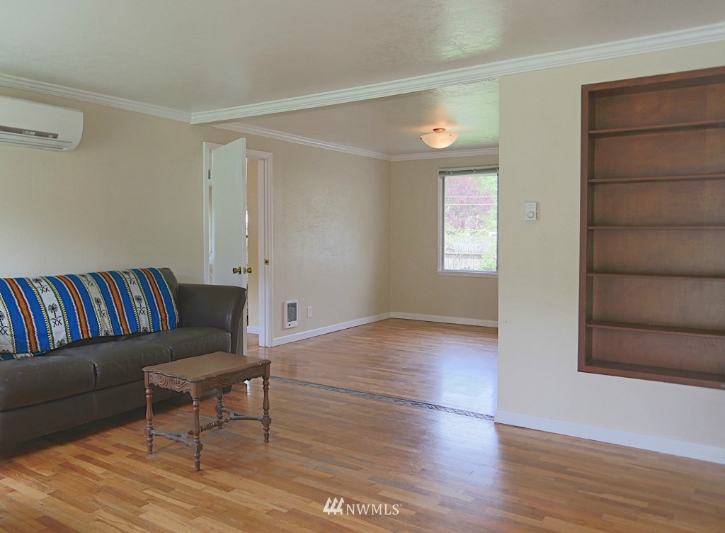 3108 Southeast 6th Street Renton, WA 98058 - Photo 5 of 22