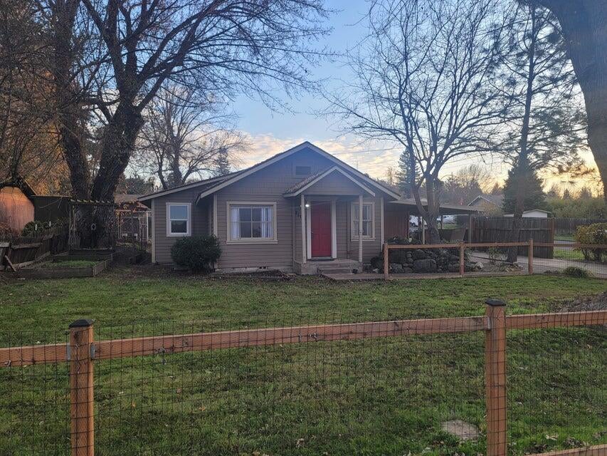 2104 Spring Street Medford, OR 97504 - Photo 1 of 24 21