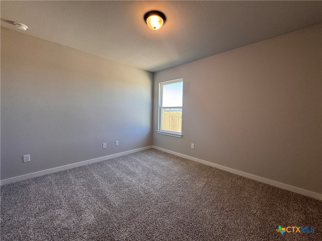 409 University Avenue Troy, TX 76579 - Photo 11 of 20 an empty room with windows and closet