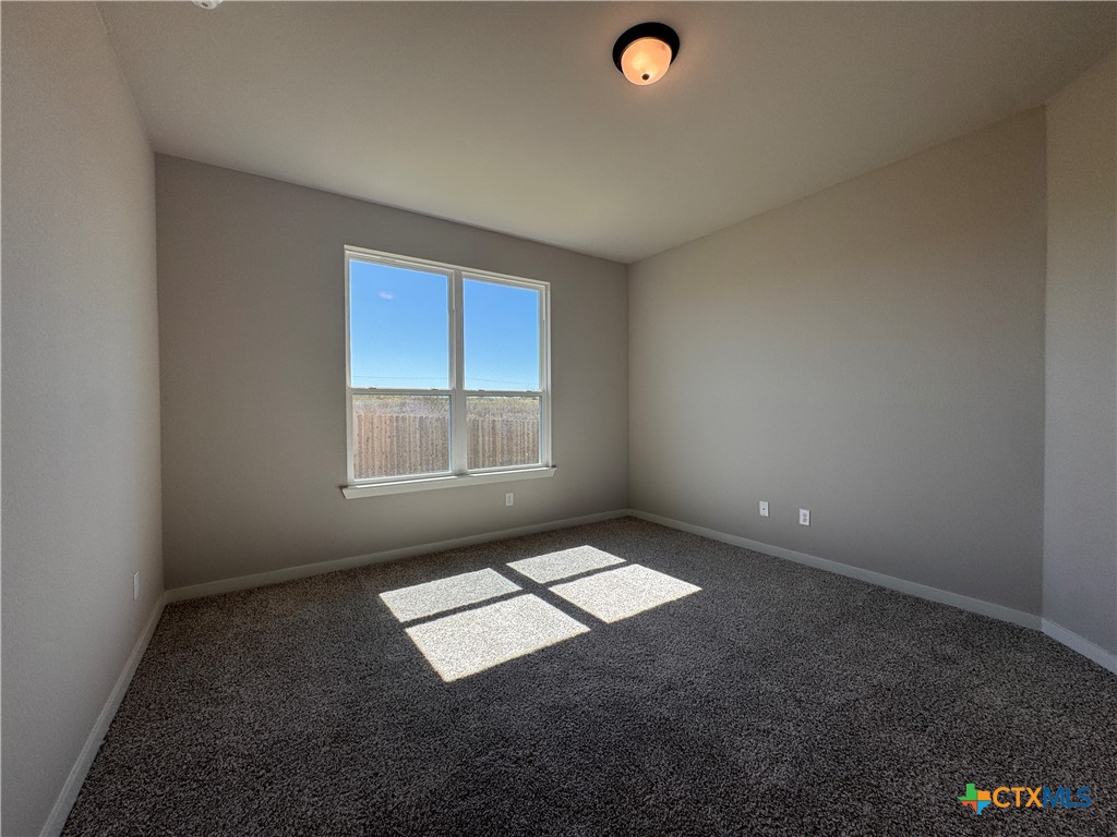 409 University Avenue Troy, TX 76579 - Photo 15 of 20 an empty room with windows