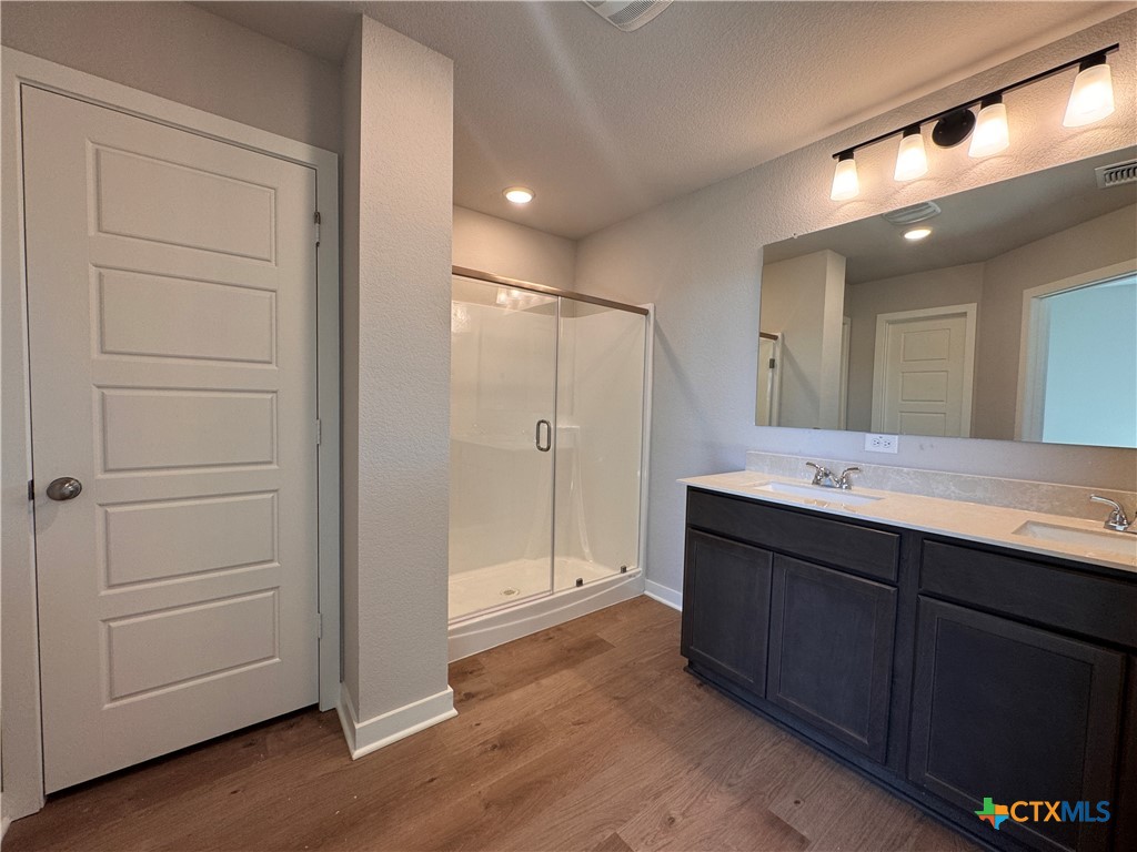 409 University Avenue Troy, TX 76579 - Photo 17 of 20 a bathroom with a double vanity sink and a mirror