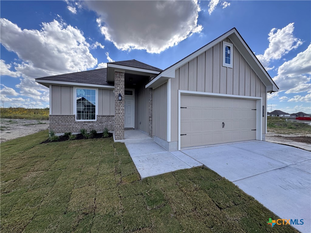 409 University Avenue Troy, TX 76579 - Photo 2 of 20 a front view of a house with garden
