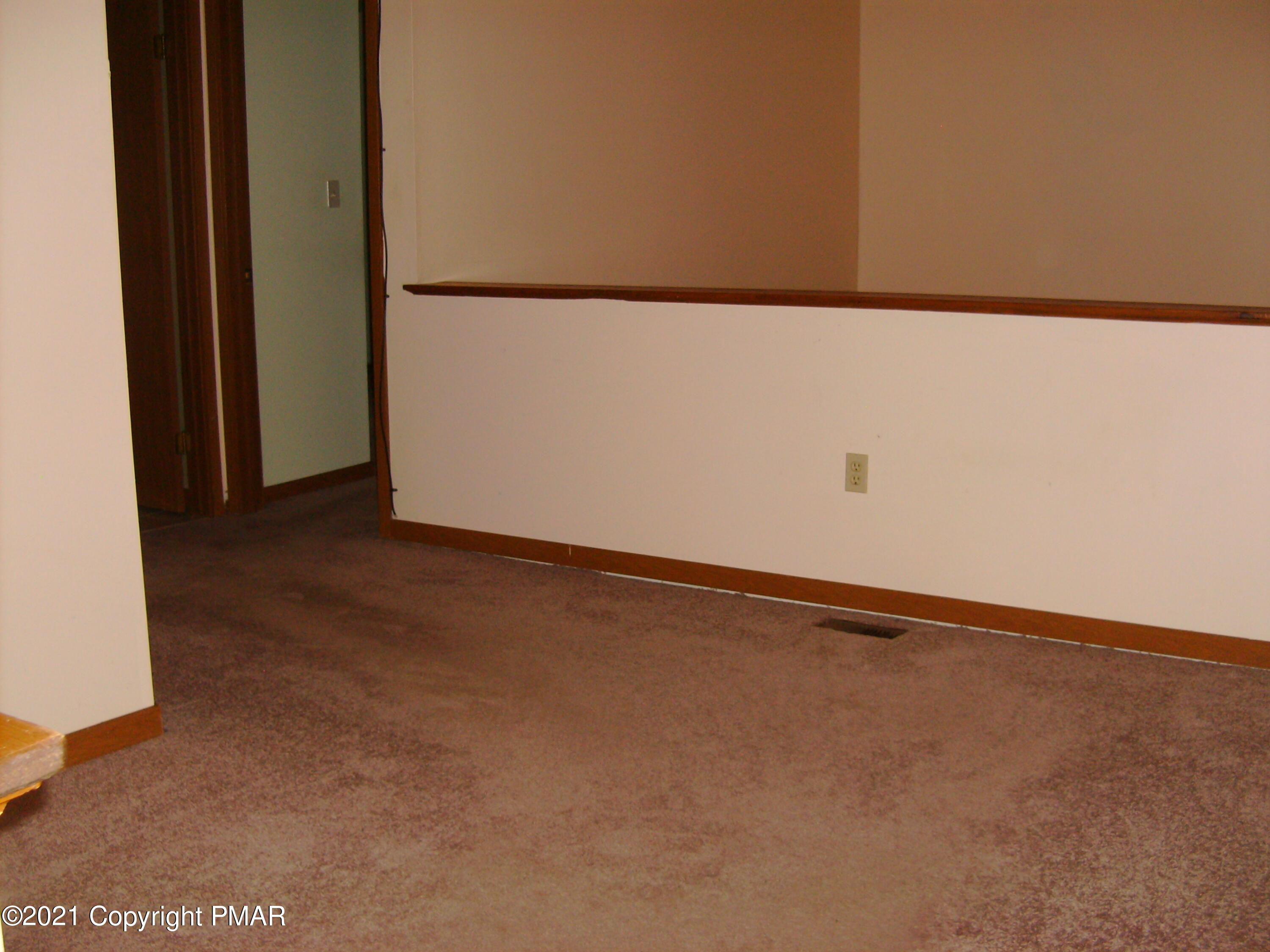 335 Crewe Court Bushkill, PA 18324 - Photo 21 of 29 Loft