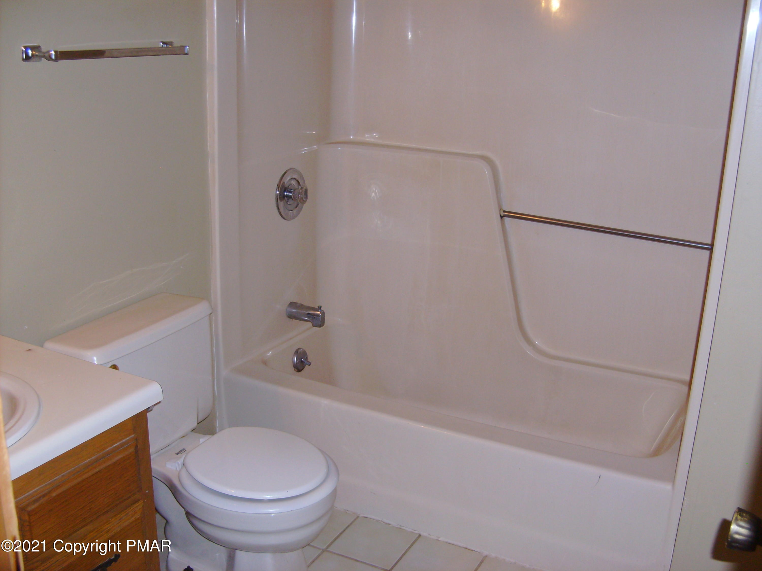 335 Crewe Court Bushkill, PA 18324 - Photo 23 of 29 Bath Level 2