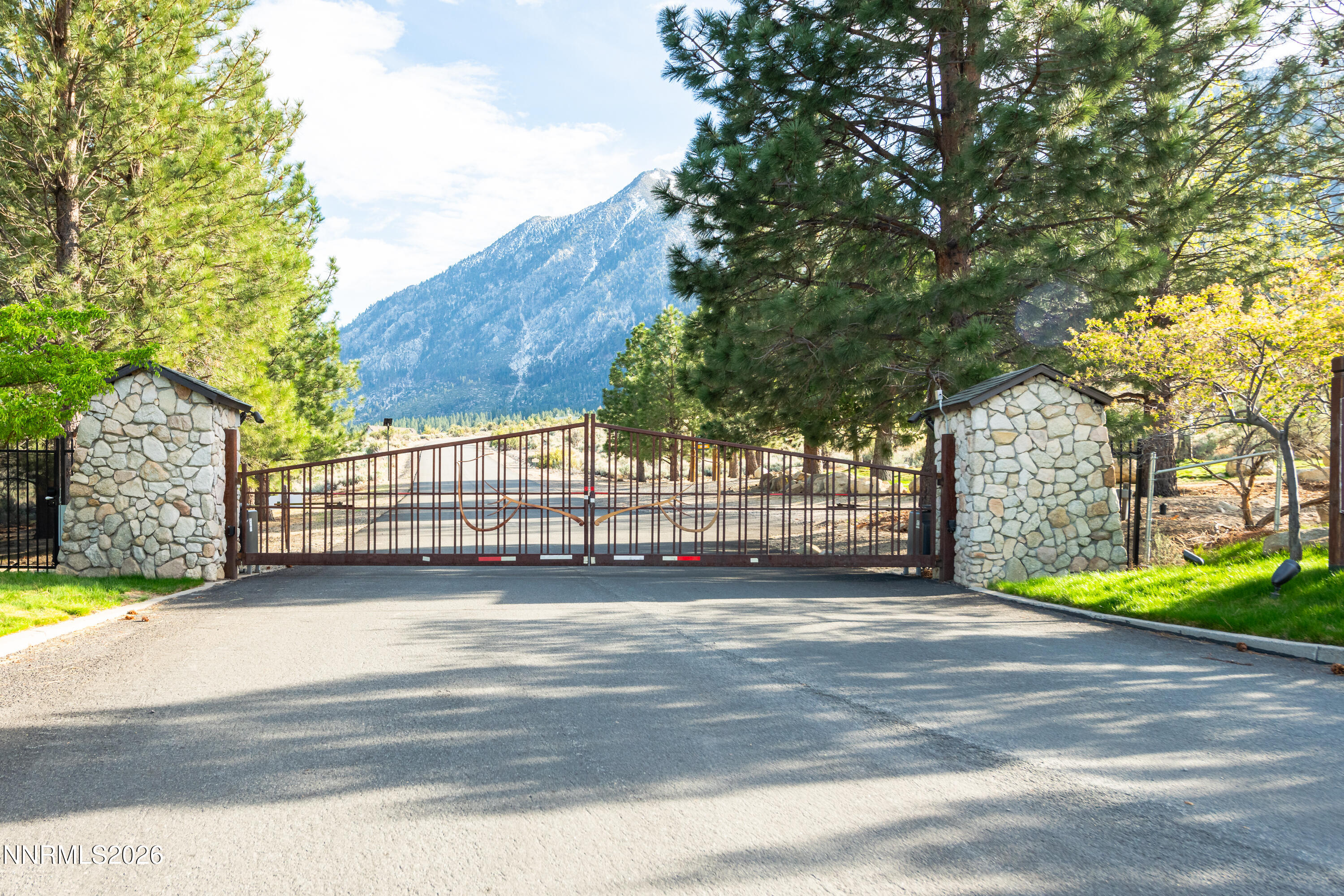 171 Summit Ridge Way Gardnerville, NV 89460 - Photo 4 of 79 171 Summit Ridge Way-1