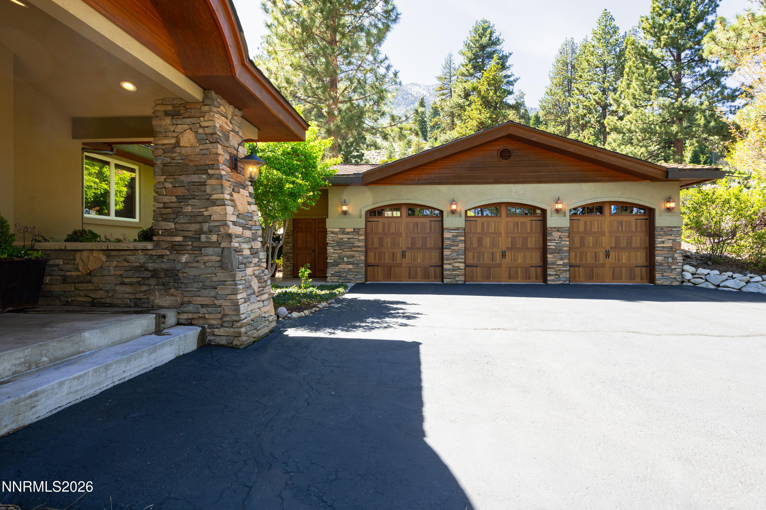171 Summit Ridge Way Gardnerville, NV 89460 - Photo 4 of 69 171 Summit Ridge Way-6