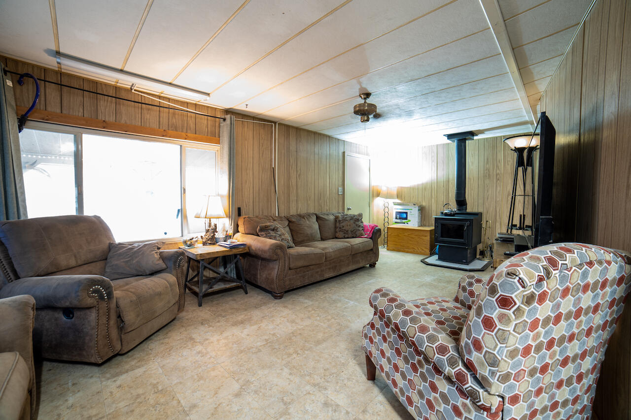 15943 Burgess Road La Pine, OR 97739 - Photo 10 of 31 Living Area