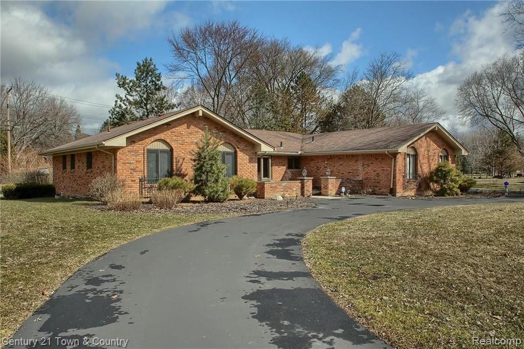 2300 Kingsford Road Rochester Hills, MI 48309 - Photo 2 of 32