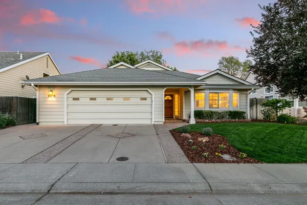 $915,000 | 2216 La Mesa Court, Davis, CA 95618