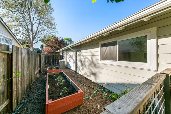 $915,000 | 2216 La Mesa Court, Davis, CA 95618