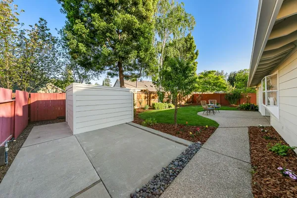 $915,000 | 2216 La Mesa Court, Davis, CA 95618