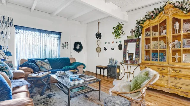 $1,670,000 | 101 Clearbrook Lane, Costa Mesa, CA 92626