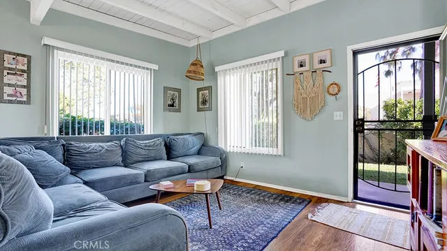 $1,670,000 | 101 Clearbrook Lane, Costa Mesa, CA 92626