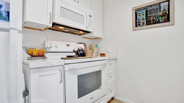 $1,670,000 | 101 Clearbrook Lane, Costa Mesa, CA 92626