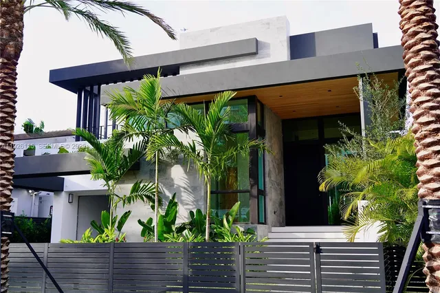 a plant that is in front of a building