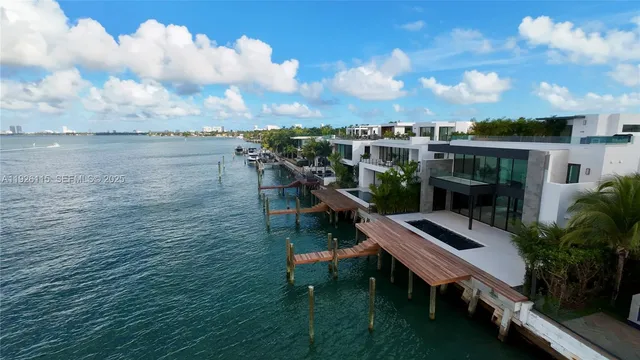 $18,990,000 | 1041 North Venetian Drive, Miami, FL 33139