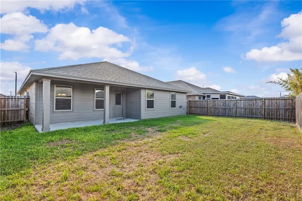 a view of a house with backyard