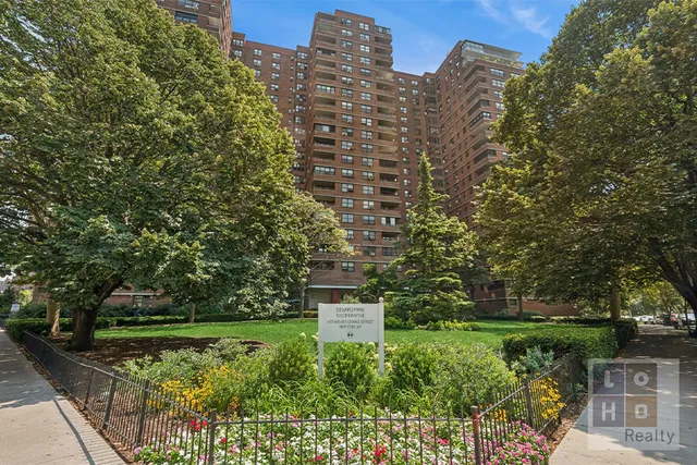 $485,000 | 210 East Broadway, Unit H1602 | Lower East Side