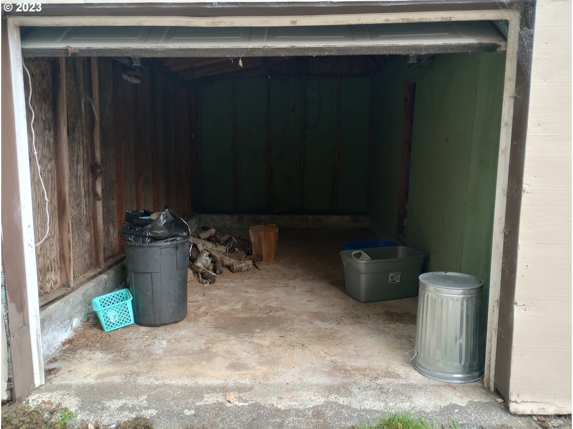 16811 Thompson Road Brookings, OR 97415 - Photo 31 of 40 Garage