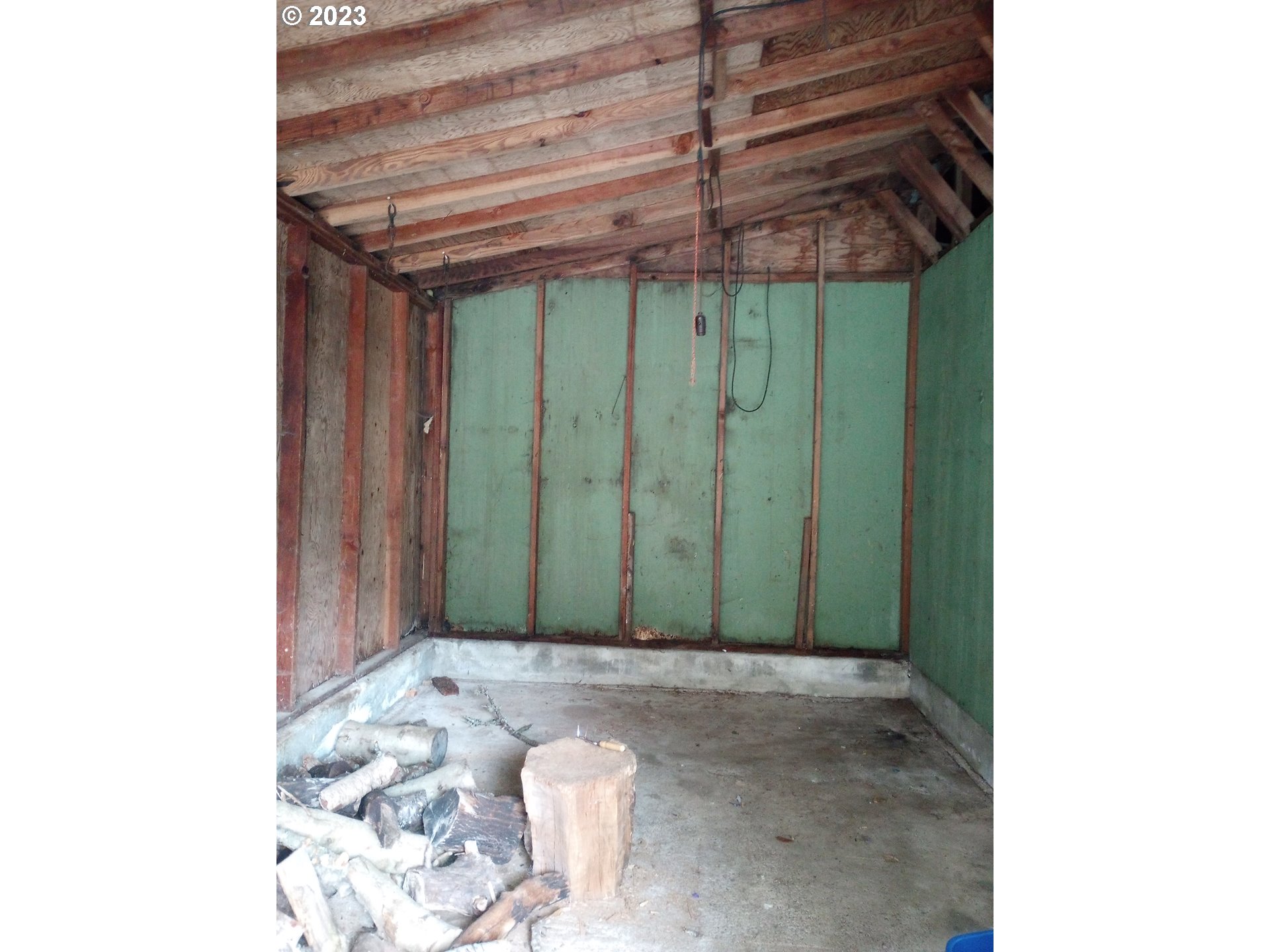 16811 Thompson Road Brookings, OR 97415 - Photo 32 of 40 Garage
