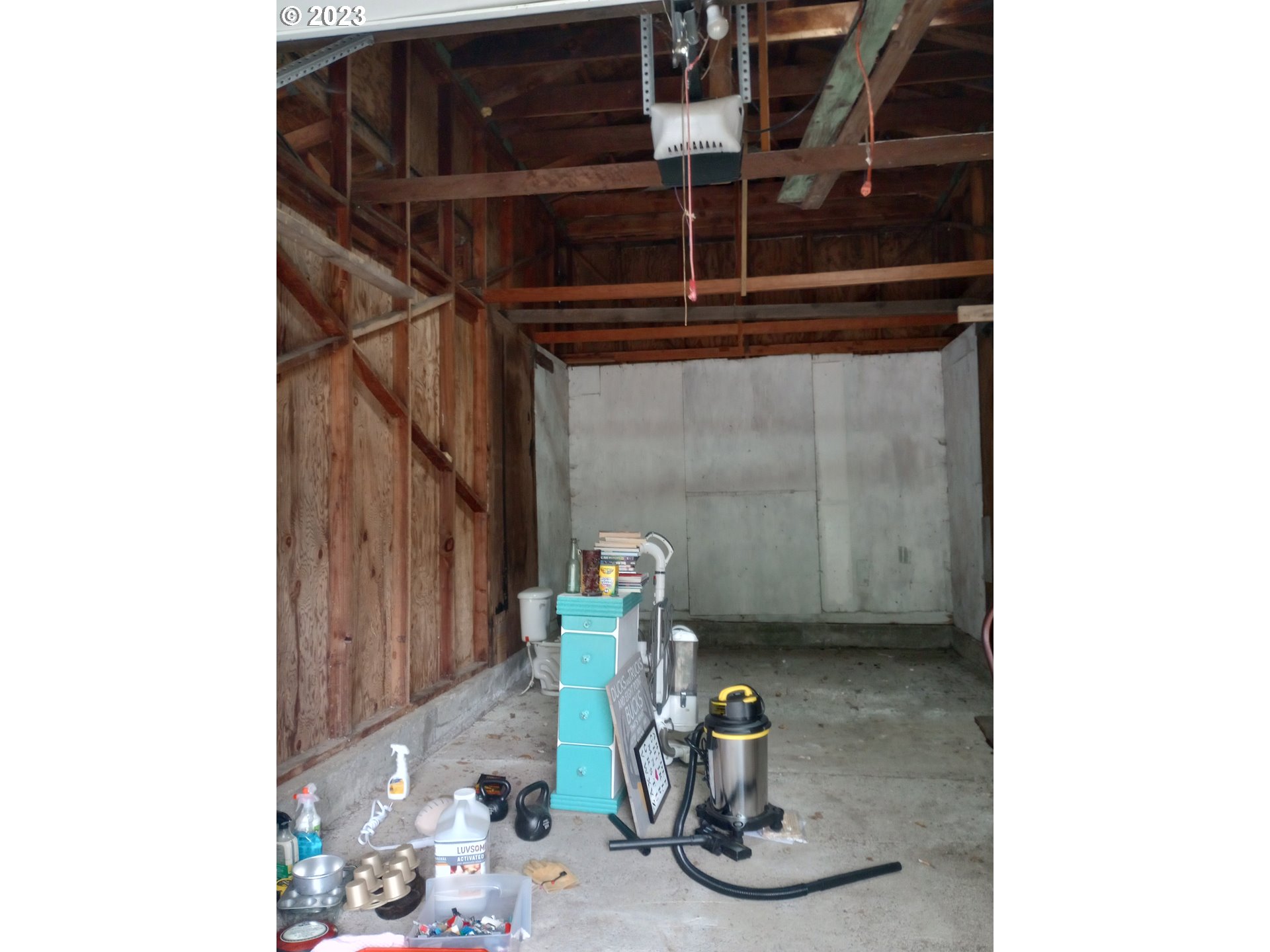 16811 Thompson Road Brookings, OR 97415 - Photo 35 of 40 Garage