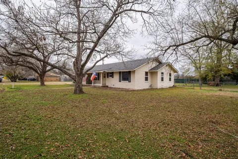 $277,000 | 504 Marburger Street, Smithville, TX 78957