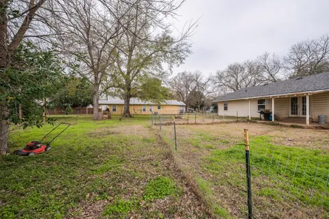 $277,000 | 504 Marburger Street, Smithville, TX 78957