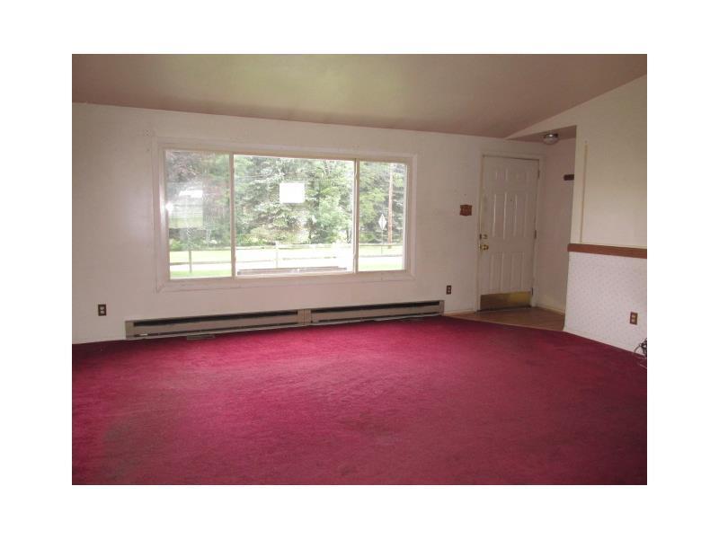 25 Old Rte 422 Highway Indiana, PA 15701 - Photo 7 of 16 Living Room.