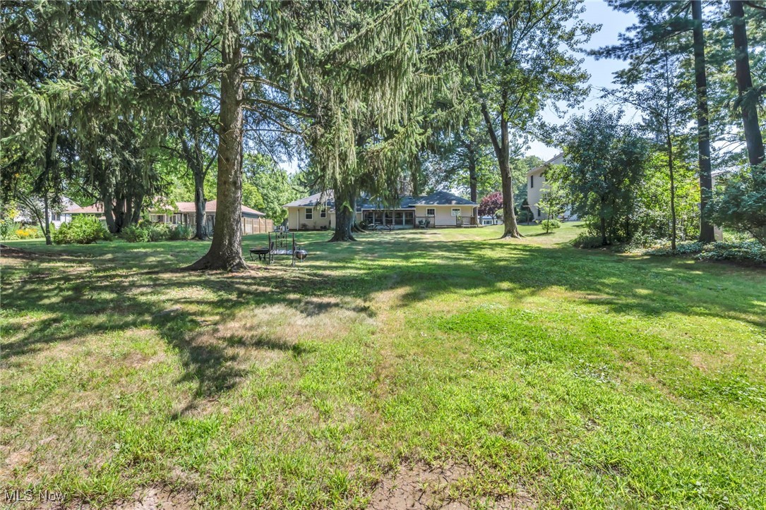 11858 Ridge Road North Royalton, OH 44133 - Photo 35 of 38 View of grassy yard
