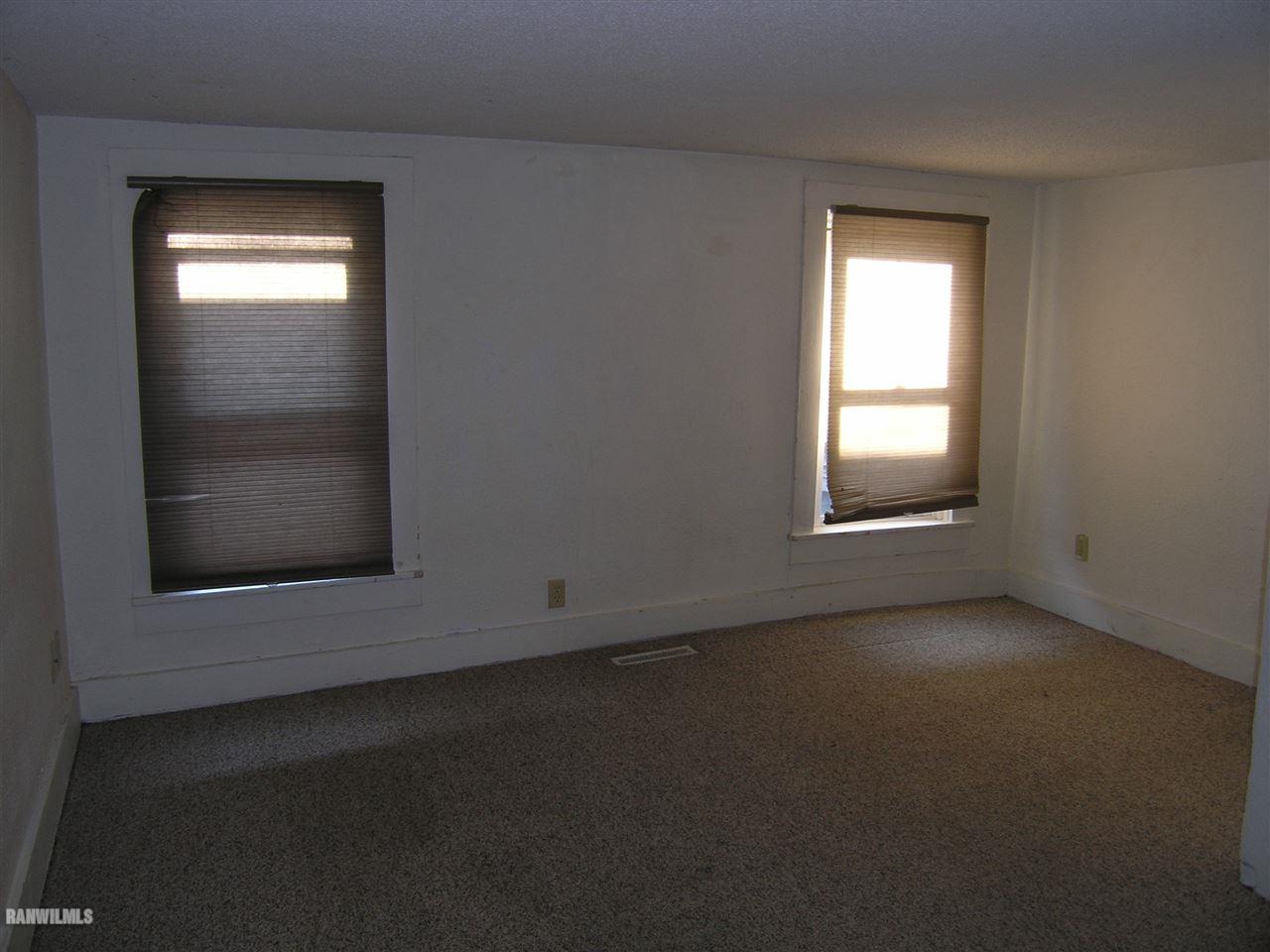 313 South Bench Street Galena, IL 61036 - Photo 18 of 19 an empty room with a window