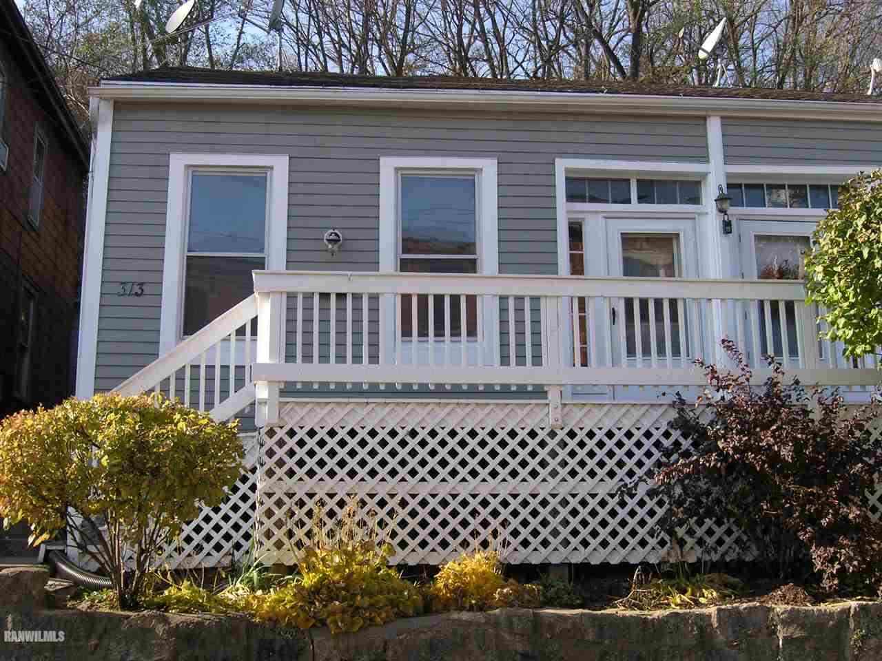 313 South Bench Street Galena, IL 61036 - Photo 4 of 19 a front view of a house