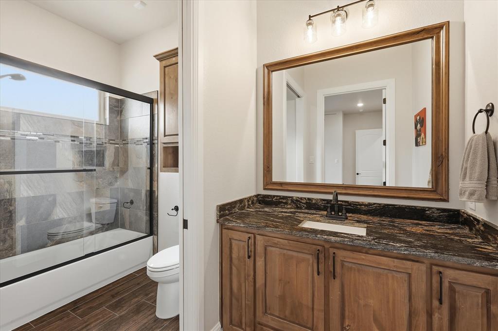 321 Arborview Drive Weatherford, TX 76088 - Photo 25 of 40 Bedroom #3 has ensuite bathroom