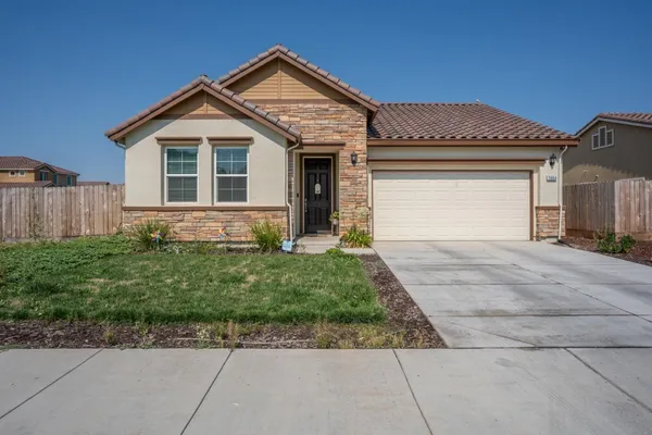 $529,900 | 1964 Gus Villalta Drive, Los Banos, CA 93635