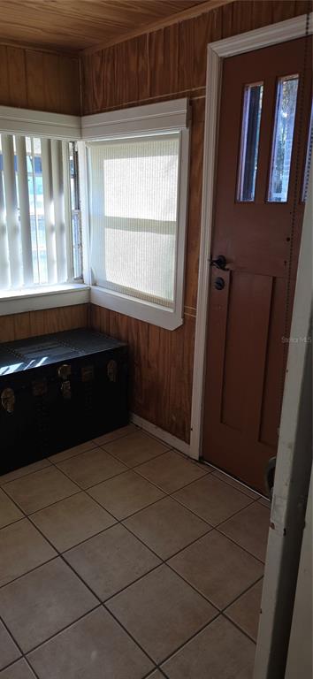 315 Virginia Street Frostproof, FL 33843 - Photo 3 of 23 a kitchen with a window