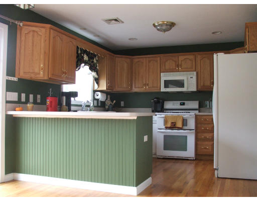 85 Mayflower Road Plympton, MA 02367 - Photo 4 of 12 Gallery Image 4