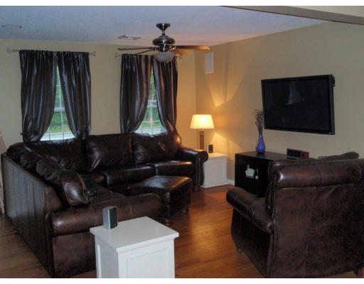 85 Mayflower Road Plympton, MA 02367 - Photo 8 of 12 Gallery Image 8
